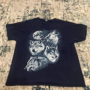 Gildan Navy Blue Wolf Graphic Tee - Short Sleeve